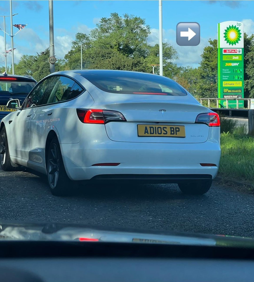 Stuck in #Belfast traffic, looked right - well timed! 😂👋⛽️ #adiosBP