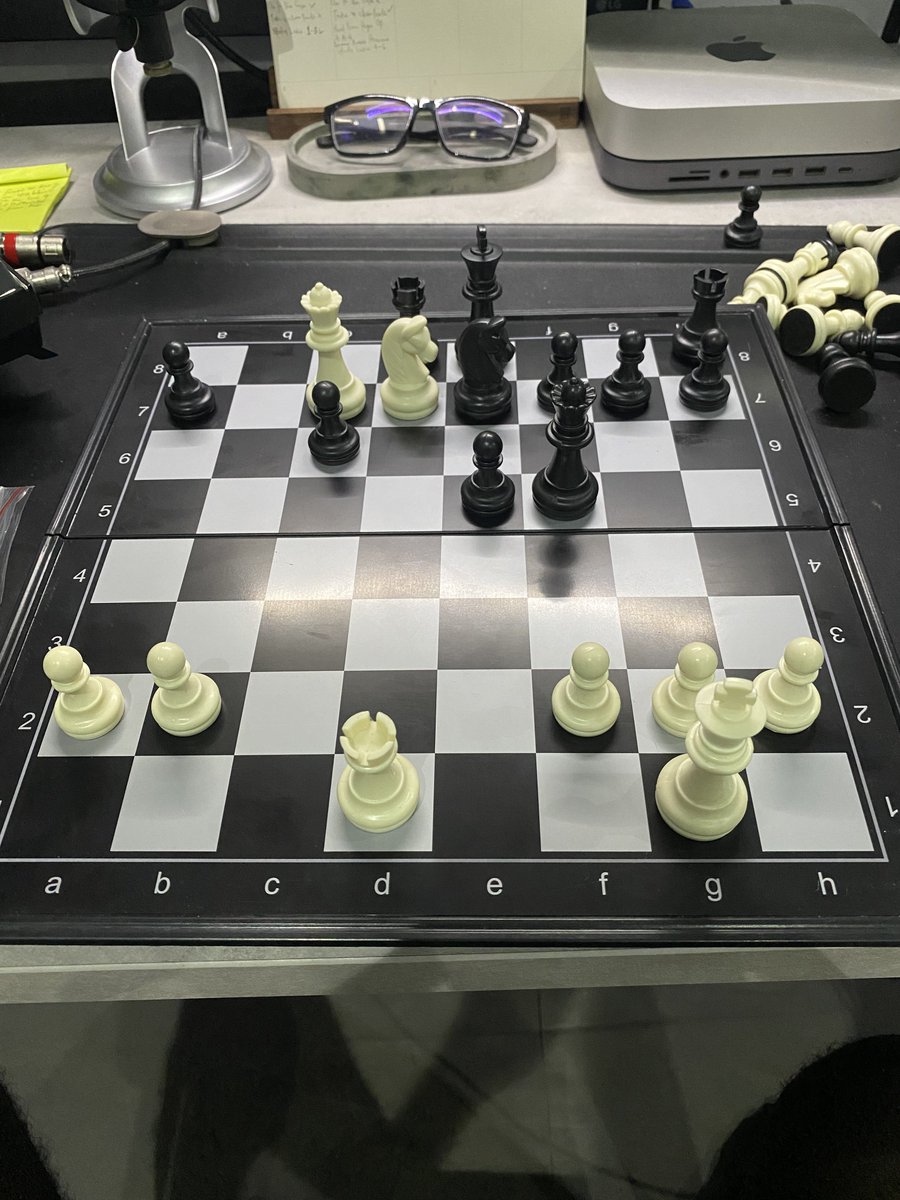 HORCSTUDIIO's tweet image. With just two moves the White piece will win this game.
First person to state the two moves wins a $5k prop account from me.
#chess #chessplayers