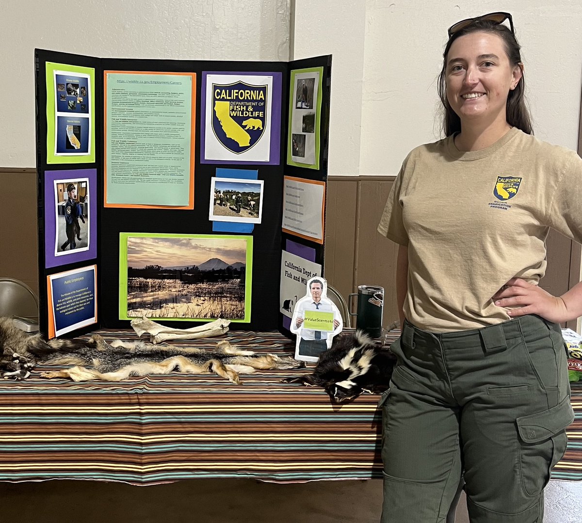 capsscientists's tweet photo. #CaStateScientist &amp; CAPS member Carolyn Buesch hosts #FlatGavin at the Merced County of Education Career Industry Day for high schoolers. #ValueScientists #PayEquity https://t.co/f70pg776uH