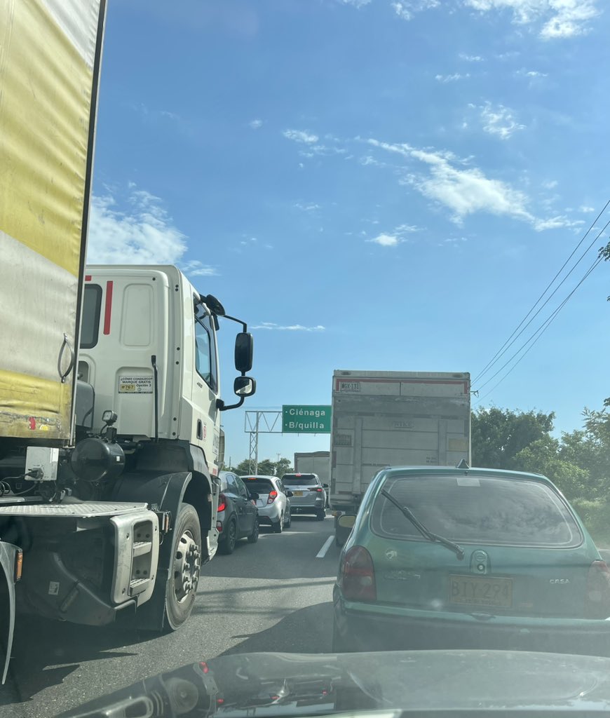 LettfyN's tweet photo. @ElInformador_SM ciénaga protesta ahora mismo trancon, esto ya no se aguanta. @petrogustavo se ha convertido en deporte nacional los cierres. @WRadioColombia @RevistaSemana https://t.co/IKcnvA0rFk