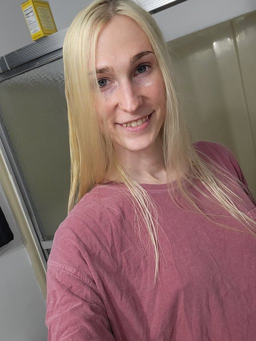 Now I'm live on https://t.co/JeNAkJHib5 3 live streams so far today all on different platforms 😄 https://t
