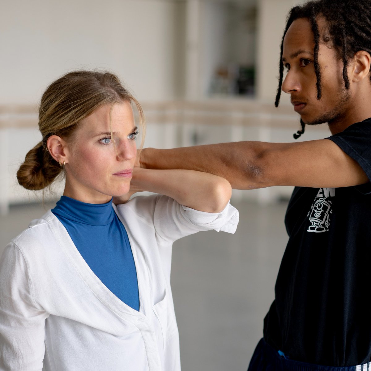 'Lemons Lemons Lemons Lemons Lemons: the cult play about words becomes a ballet' 🍋

Read The Guardian's insight into The Royal Ballet's rehearsal for The Limit, adapted from Sam Steiner's play

📰 bit.ly/3M9mo7U  

🎟 bit.ly/3PCXVZL