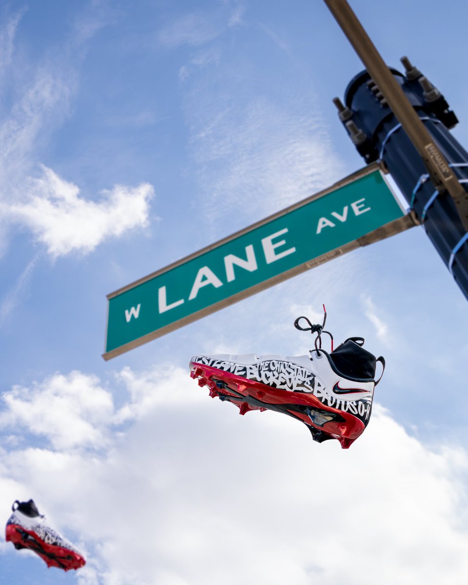 .<a href="/KingJames/">LeBron James</a> always brings the 🔥 for the Buckeyes 👑