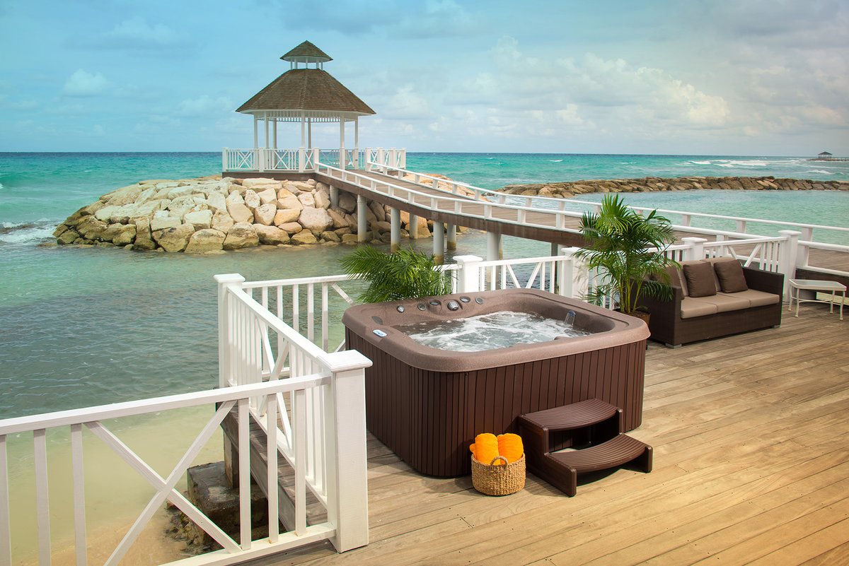 Need some backyard inspiration? Check out these 7 swoon-worthy hot tub installations! bit.ly/30zzgtn