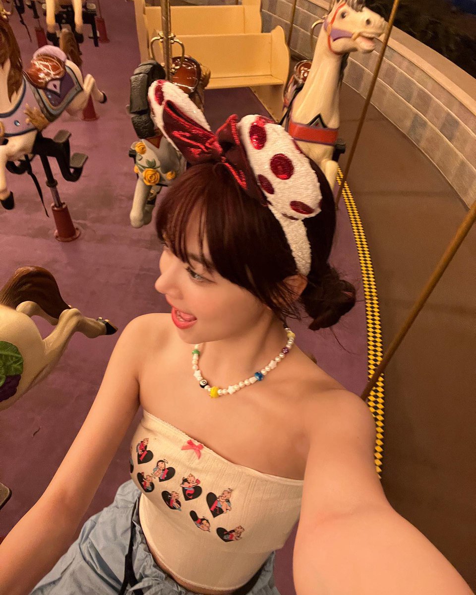 231018 #홍은채 인스타 업로드 

Disney land✨🎆

instagram.com/p/CyivdTyxFCN/