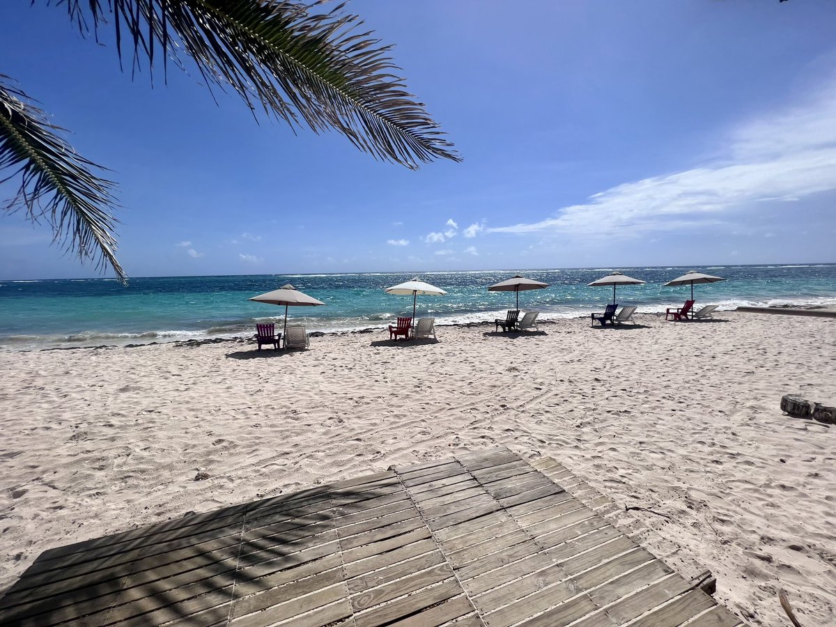 SOS. En mi vida había visto a San Andres tan vacía. Será que alguien le dice al Sr. Presidente que su promesa para con la isla no la ha cumplido?