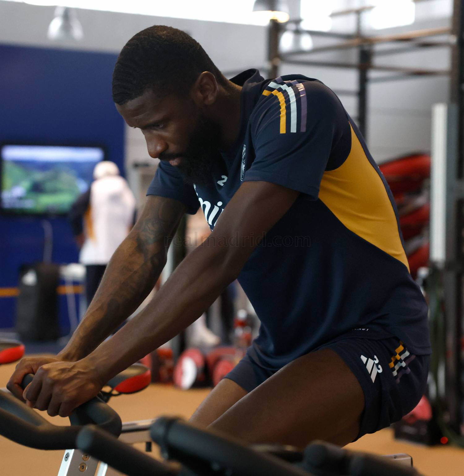 Real Madrid Info ³⁶ on X: "The session began with the players exercising in  the gym for half an hour. https://t.co/xsKzszPgen" / X