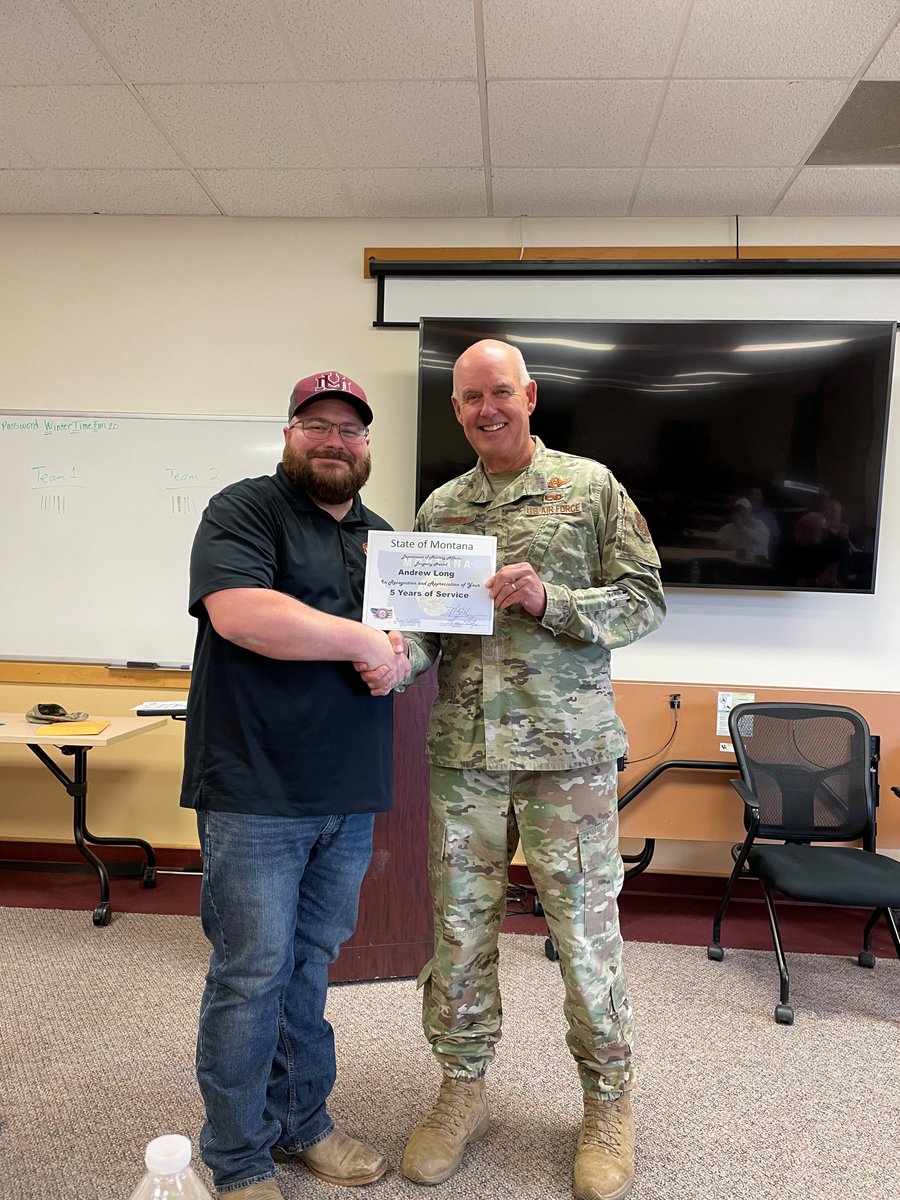MontanaDES's tweet photo. Congratulations to MT DES recipients of the State of Montana longevity awards.  Special thanks to Adjutant General Hronek for honoring our recipients and presenting the awards.  @GuardMontana #MtSafe #MtResilient https://t.co/uNfJyBbqUB