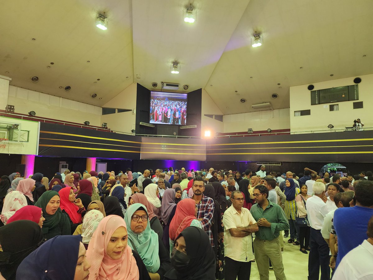 riyyatey's tweet photo. #HappsNow
Inthihaabee Raees Dr.@MMuizzu Hulhumale adhi Villimale Campainge team thakaa badhalu kurun. https://t.co/Cpy0EThqXx