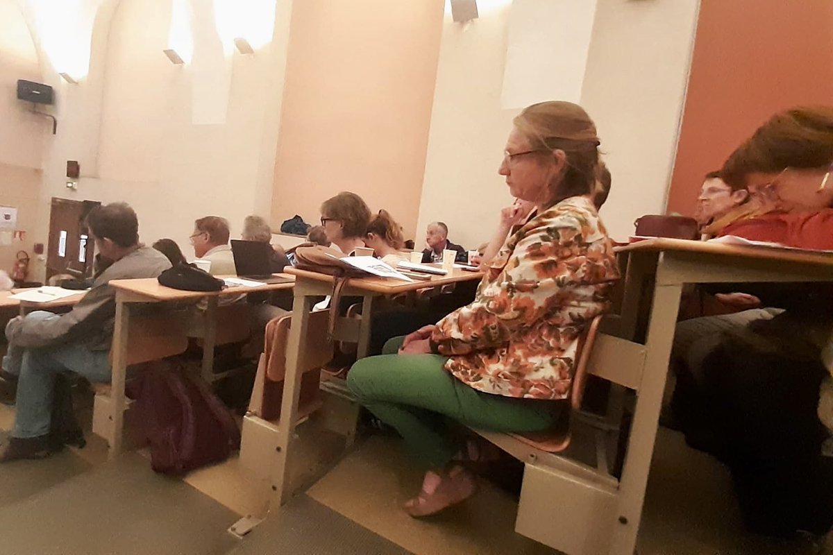 Esprit Civique (@espritcivique) on Twitter photo Nos 10 ans - retour en images
✌️session :
Entreprises, travail et mutations avec les témoignages de <a href="/AravFanny/">ARAV Fanny</a> et <a href="/gillesvermotd/">Gilles Vermot Desroc</a> : impact du Covid, télétravail, micro-tâches, besoin
de reconnaissance et de médiation
Animée par <a href="/CarmenBouley/">Carmen✌️l prendre soin de la democratie</a> et <a href="/francoissoulage/">François Soulage</a> Nos 10 ans - retour en images
✌️session :
Entreprises, travail et mutations avec les témoignages de <a href="/AravFanny/">ARAV Fanny</a> et <a href="/gillesvermotd/">Gilles Vermot Desroc</a> : impact du Covid, télétravail, micro-tâches, besoin
de reconnaissance et de médiation
Animée par <a href="/CarmenBouley/">Carmen✌️l prendre soin de la democratie</a> et <a href="/francoissoulage/">François Soulage</a>