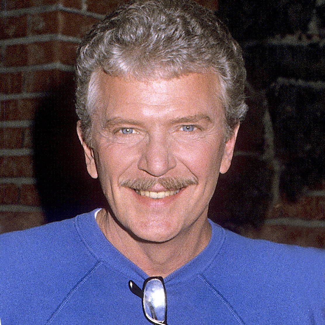 iShowTunes's tweet photo. Birthday Remembrance ~ #RobertReed (1932-1992)

[Regarding #TheBradyBunch (1969) &amp; better scripts]
"We fought over the scripts. Always the scripts. The producer, #SherwoodSchwartz, wanted just gag lines. That was what The Brady Bunch would have been if I hadn't protested." -R.R. https://t.co/dH2sZzp8qE