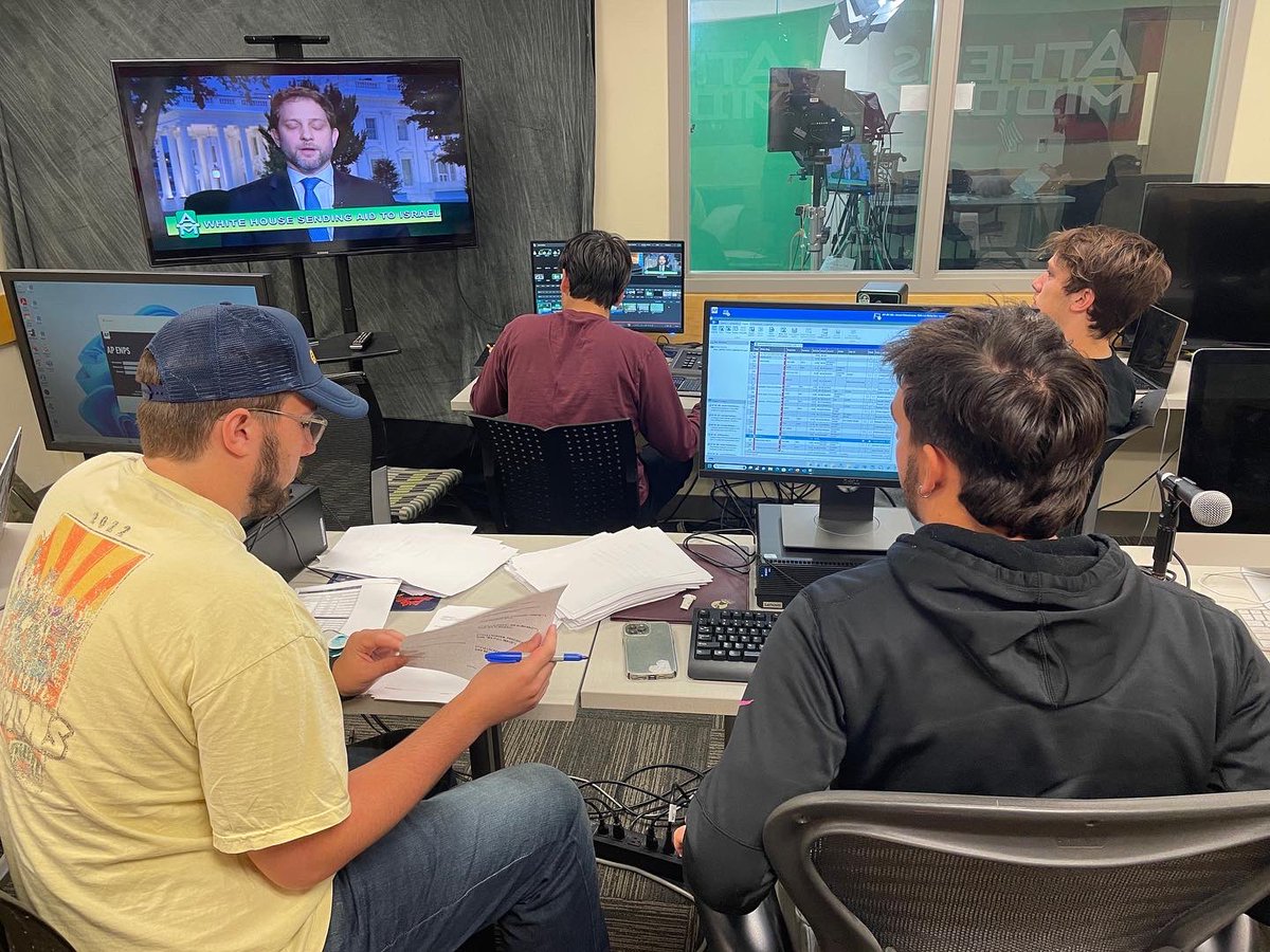 AthensMidday tweet media