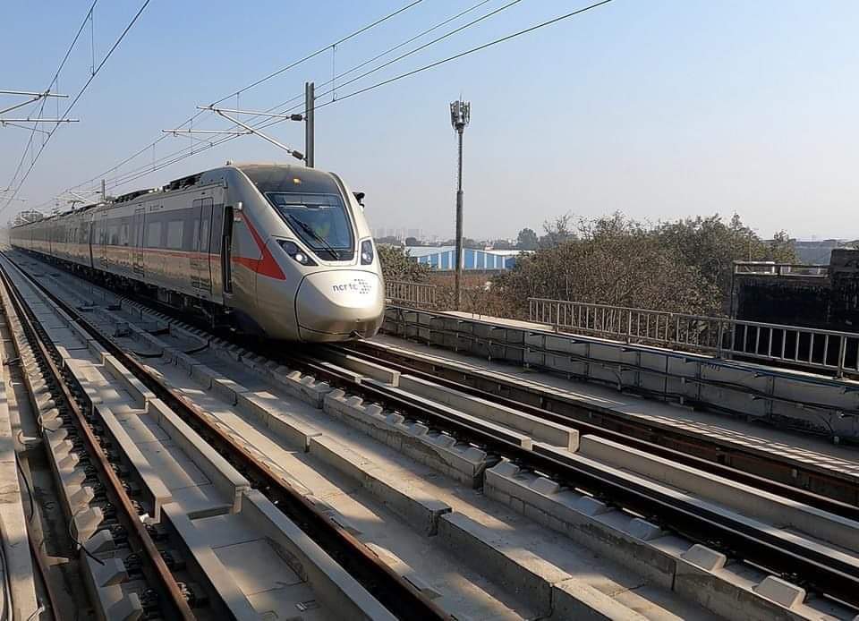 विश्वस्तरीय सुविधाओं से लैस देश की पहली रीजनल ट्रेन #RapidX की कुछ झलकियां।

देश के रेल यातायात में नए युग का सूत्रपात करेगी यह रैपिड ट्रेन।

<a href="/narendramodi/">Narendra Modi</a> <a href="/AshwiniVaishnaw/">Ashwini Vaishnaw</a>
