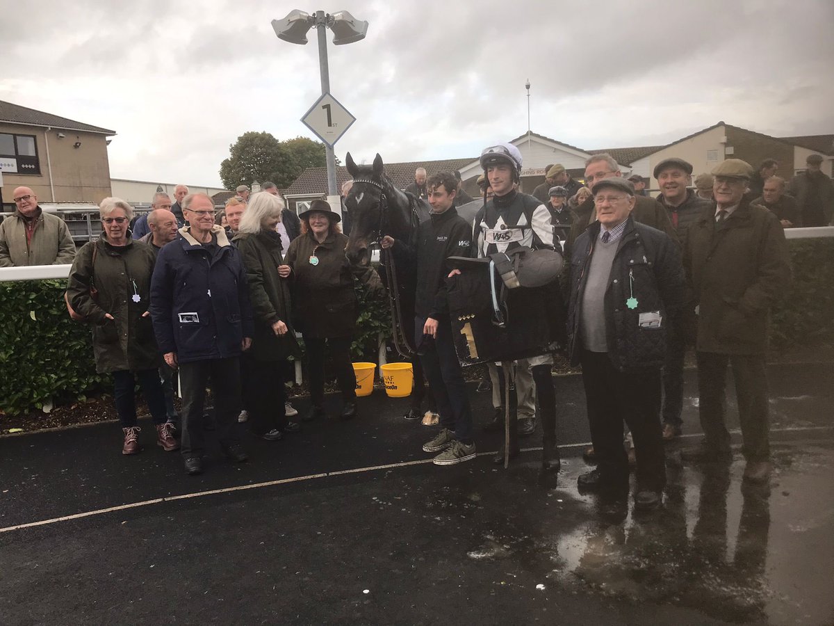 DavidPipeRacing's tweet photo. Ben Lilly does it again!! Another nice win over hurdles @wincantonraces for our 6yo under Gearoid Harney for the David Pipe Racing Club 🥇#16 https://t.co/aQeCMSEaGN