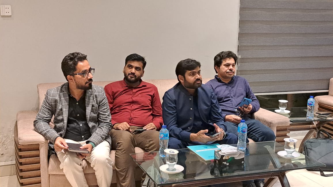 commissionerlhr's tweet image. #Commissioner Lahore,Muhammad Ali Randhawa chaired a meeting regarding  reveiw of different ongoing #development projects.“Pedestrian bridges n poles dismantled due to band road project will be used at other places of city to save the #exchequer”Commissioner Lhr directed #TEPA.