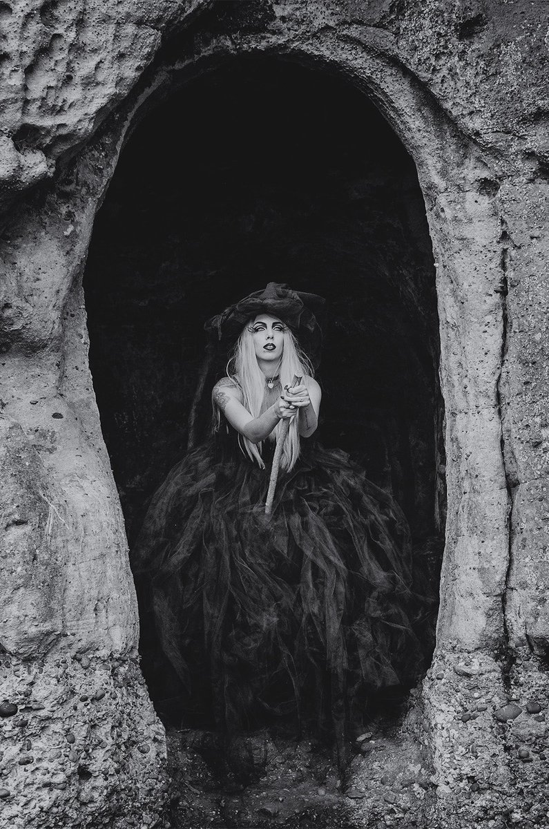 Keane_Eye's tweet photo. ‘Tis The Season Of The Witch 🖤 #Halloween #Halloween2023 #Witch #photographer https://t.co/l0bOMzDcUf