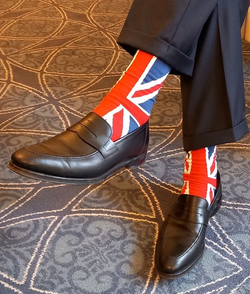 kentlibraries's tweet image. Congratulations to Patrick, who became a British citizen on Monday - he's putting his best foot forward with these patriotic socks and we love to see it!
 
🇬🇧 Discover more about our ceremonies and rooms at Oakwood House at bit.ly/MaidstoneOakwo…

#CitizenshipCeremony #Maidstone