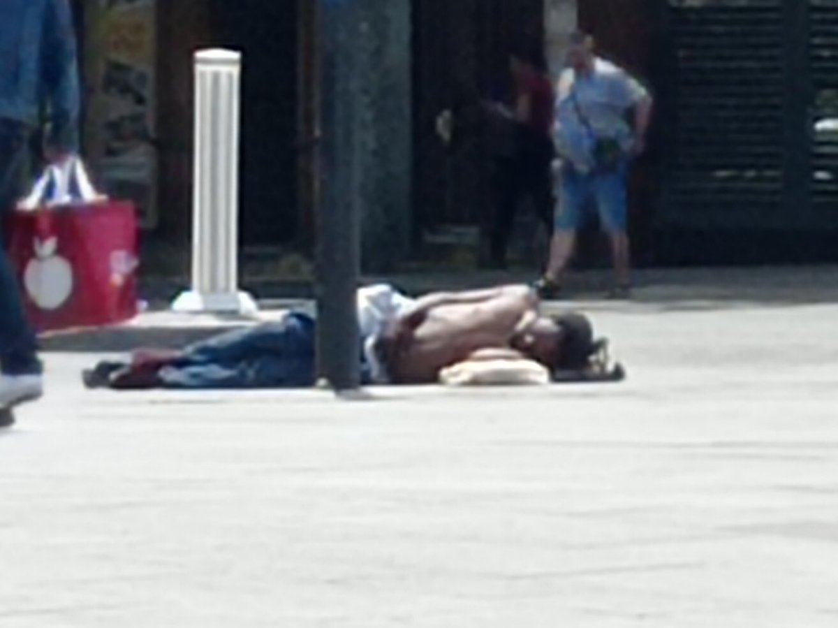 <a href="/annesouyris/">Anne Souyris</a> <a href="/aliceTIMSIT/">Alice Timsit</a> <a href="/MicheleRubirola/">Michèle Rubirola</a> C’est bon la sénatrice, on en voit le résultat dans Paris de vos délires de salles de shoot à tous les étages. Ça suffit 😵‍💫