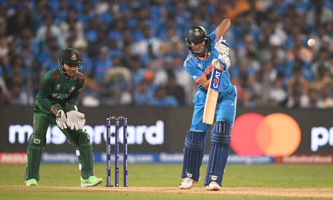 CpNews24's tweet photo. Half-century for Shubman Gill! 👌👌

#TeamIndia moving along nicely in the chase at 128/1

#CWC23 | #INDvBAN | #MenInBlue https://t.co/lTknsBLsfa