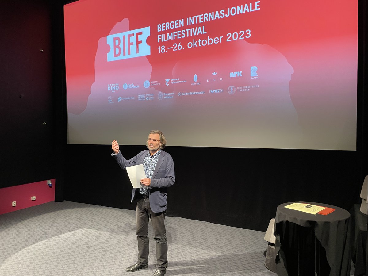 Universitetet i Bergen (@uib) on Twitter photo UiBs <a href="/EdvardHviding/">Edvard Hviding</a> innledet da Deep Rising om gruvedrift på havbunnen premierte på <a href="/bergenfilmfest/">BIFF - Bergen internasjonale filmfestival</a> og satte filmen inn i en større kontekst og maktkampen om ressursene i havet. Se filmen på BIFF biff.no/f/deep-rising/… og få med deg debattmøtet om tema: bit.ly/45DUCYi UiBs <a href="/EdvardHviding/">Edvard Hviding</a> innledet da Deep Rising om gruvedrift på havbunnen premierte på <a href="/bergenfilmfest/">BIFF - Bergen internasjonale filmfestival</a> og satte filmen inn i en større kontekst og maktkampen om ressursene i havet. Se filmen på BIFF biff.no/f/deep-rising/… og få med deg debattmøtet om tema: bit.ly/45DUCYi