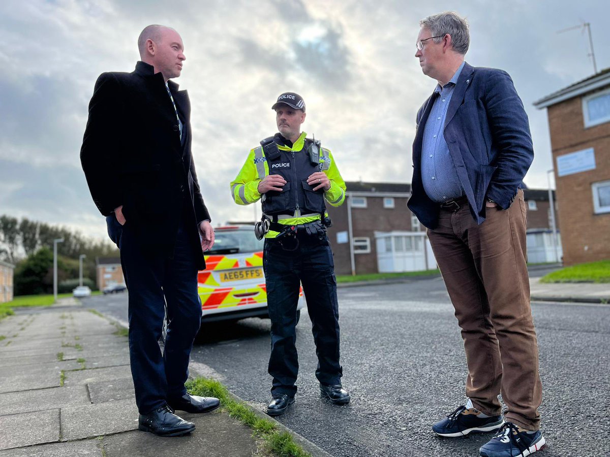 A_J_Snowden's tweet photo. Fantastic afternoon with @BlackpoolPolice in Bispham, showing @PaulMaynardUK work being done to crack down on drug gangs, protect vulnerable residents and deal with ASB. 

More arrests, closure orders, patrols and engagement work being done. Lots to do, but lots of progress 👍🏻 https://t.co/P5gVW0Un3A