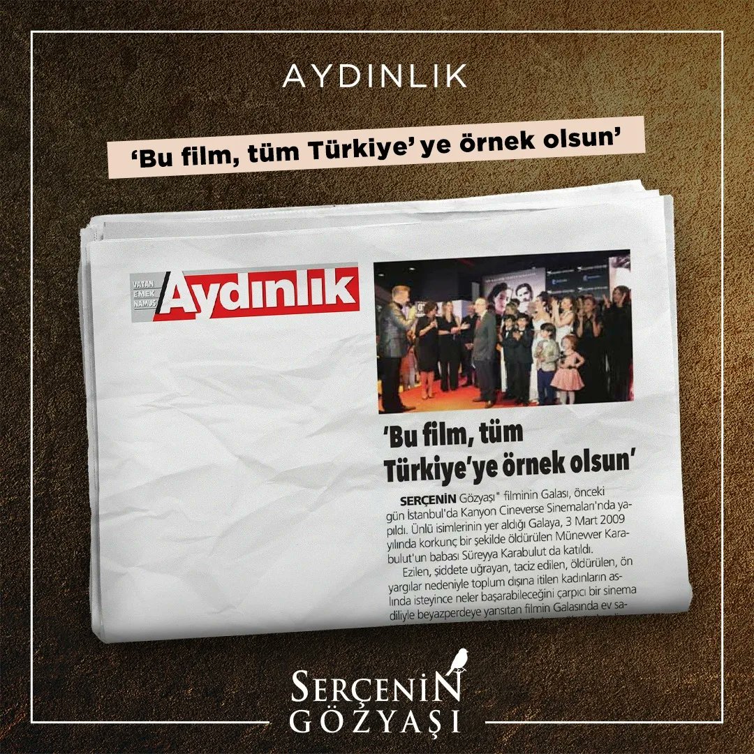 sgozyasifilm's tweet photo. Son yılların en görkemli galası “Serçenin Gözyaşı” bazında geniş yer buldu.

Filmin gördüğü ilgiyi “Muhteşem” diye değerlendiren medya kuruluşları, Kanyon’daki galada sergilenen serçe kafesi ve öldürülen kadınların gıyabında karanfil anıtı çok ilgi çekti.

Yapımcı, yönetmen ve oyuncuların görüşlerine yer verilen haberler, “Serçeler ağlamasın, kadına şiddete hayır” sloganlarıyla süslendi.

#serçeningözyaşı #20Ekim #yıldızlarkadarçoktular #SerçeninGözyaşıfilm  #kadınaşiddetehayır