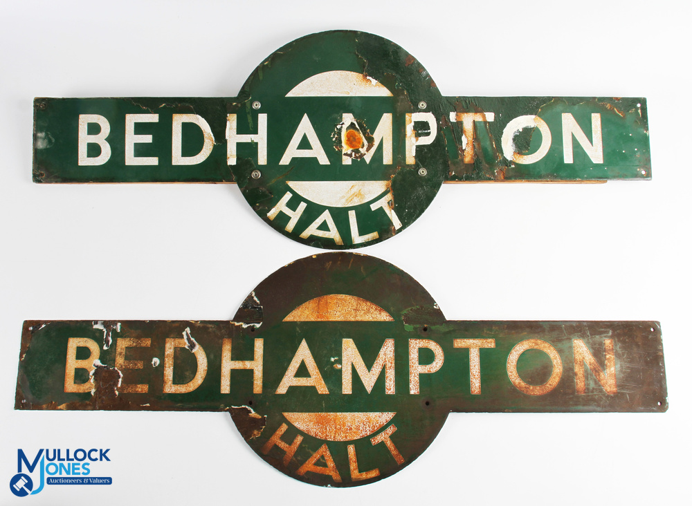 Mullocks1996's tweet photo. 🔥🔥 HOT LOT 626 - Pair of Southern Railway Bedhampton Enamel Target Signs avail' at #auction on 26th Oct from 9:30am...🖥️💻🕐📅 with other #Railway #Signs included in the #auction...#trains #railway #ephemera #collectables #collectors https://t.co/Ivv3f5Ps3P