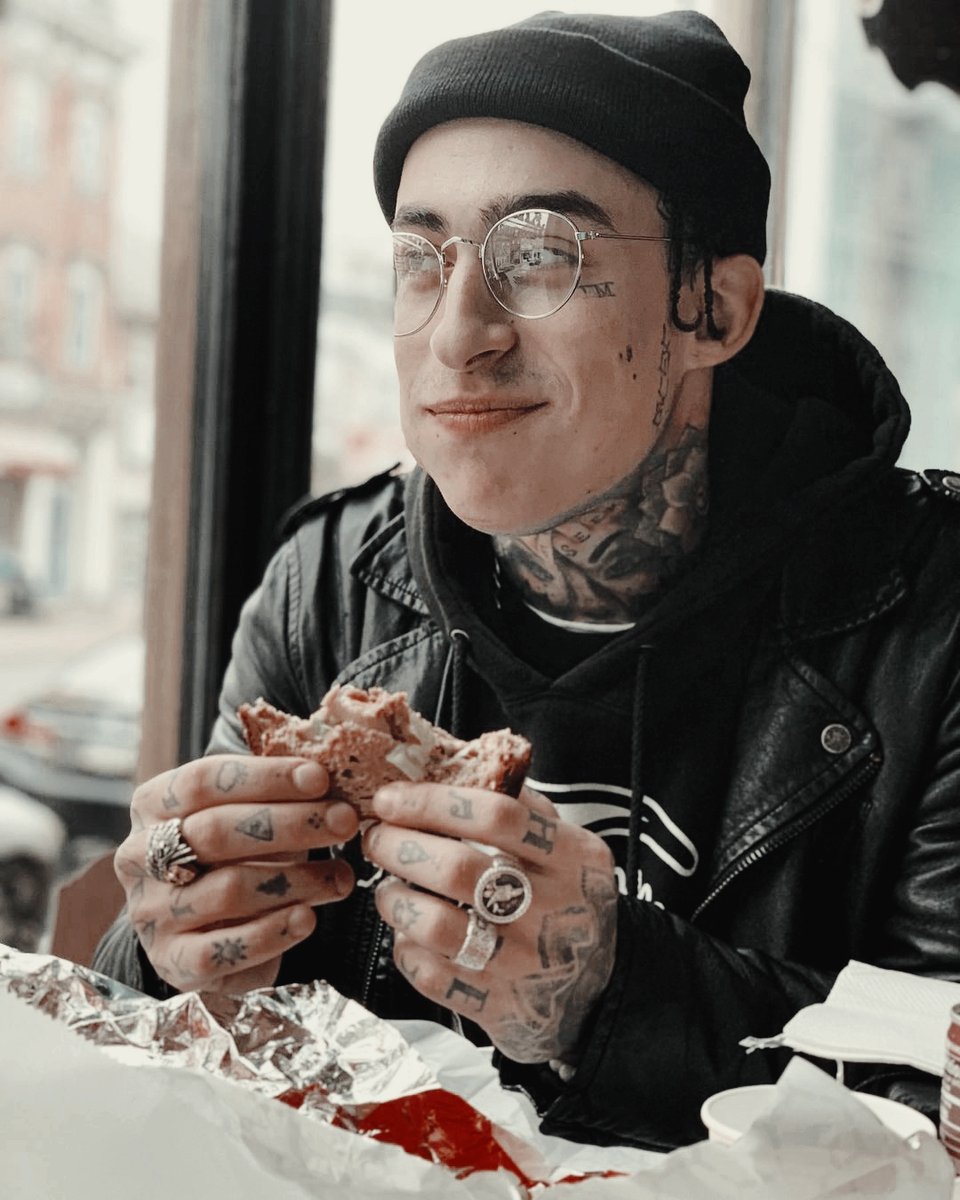 ᴋᴇʟʟᴇɴ. tweet media