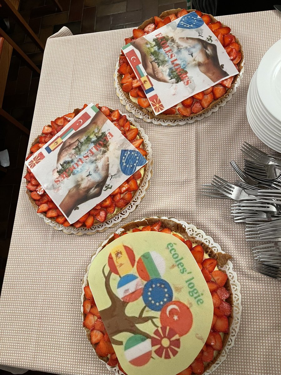 Jour 3: Levanto -Riomaggiore - Manarola 
À la fin de la journée, visite de l’exposition photographique “Levanto hier et aujourd’hui” et nous avons dîné avec tous les participants du projet Erasmus italiens.
#erasmusplus #ecoleslogie