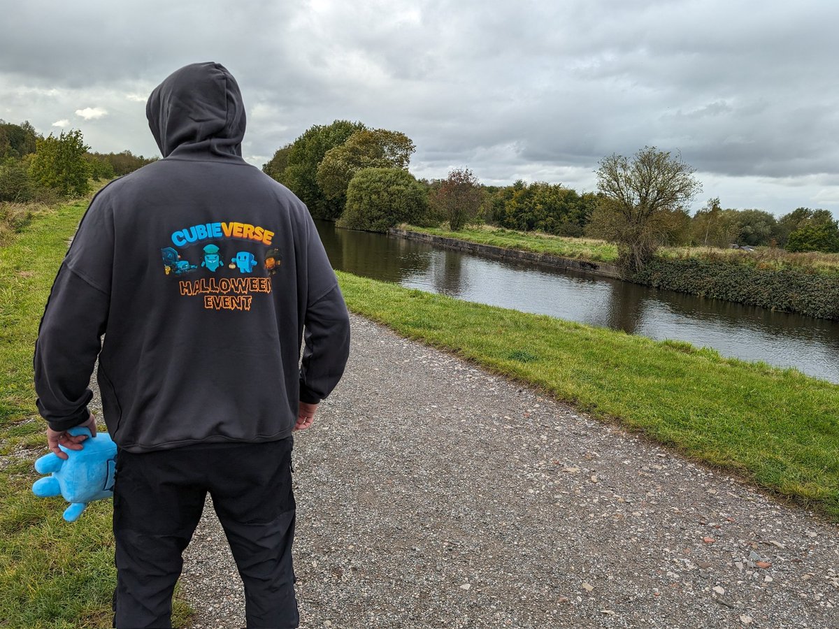 CryptoCornucop1's tweet photo. The @TheCubieverse Halloween event hoodie is live in store now!

#Cubieverse #CoinHuntWorld 

https://t.co/2FPFTD55UO https://t.co/YNQ6Aoj5kA