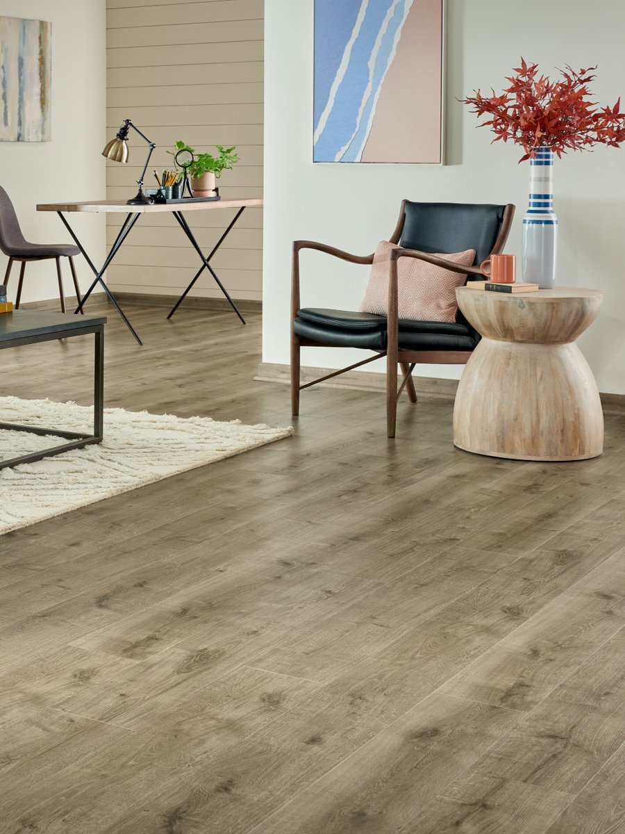 pergo's tweet image. Experience the elegance of modern wood-look floors with the unbeatable waterproofing and durability of laminate. 

💻: bit.ly/3QgZC0D

#Pergo #Defense+ #WetProtect #waterproof