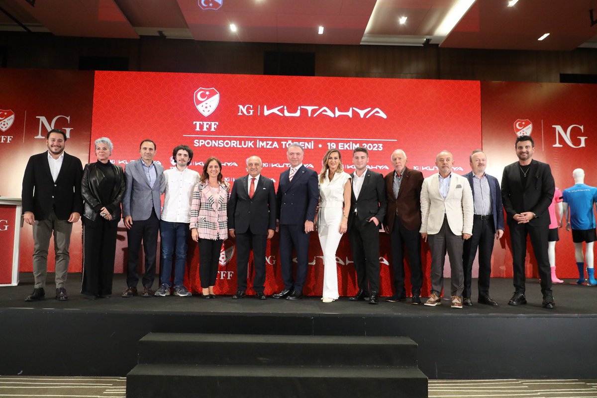 erkangural's tweet photo. Bugüne kadar NG Kütahya Ailesi olarak her zaman Türk sporu ve sporcusunun yanında yer aldık, ülkemiz için büyük sportif başarıları hayal ettik. Çünkü biliyoruz ki ne kadar hayal edebilirsek o kadar ileriye gidebiliriz. Hayal edebilmek için ise her açıdan güçlü, hazırlıklı ve donanımlı olmalıyız. Bu toprakların milli markası NG Kütahya Seramik, ülkemizin sportif alt yapısını güçlendirerek her alanda global birer marka haline gelmiş sporcular ve spor insanlarını yetiştirebilmek için destek sunmaya bundan sonra da devam edecek. Türkiye Futbol Federasyonumuz ile gerçekleştirdiğimiz iş birliği ile 4 yıl boyunca değerli hakemlerimiz sırtlarında milli markamız NG Kütahya’yı taşıyacak ve NG Otellerimiz yeni değerlerin yetişeceği Hakem Akademisi’ni ağırlama mutluluğunu yaşayacak. Bizler de bu sırada Türk sporuna katkı sunacak yeni iş birliği projelerini geliştirmek üzere çaba sarf ediyor olacağız. TFF Başkanımız Sayın Mehmet Büyükekşi’ye vizyoner yönetimi ve eşsiz katkılarından, değerli ekibine ise kusursuz organizasyon ve başarılı süreç yönetimlerinden dolayı çok teşekkür ediyor, birlikteliğimizin güçlenerek devamını diliyorum. Futbol camiamıza ve NG Ailemize hayırlı, uğurlu olsun 🙏 @MehmetBuyukeksi @TFF_Org @NGKutahyaSrmk