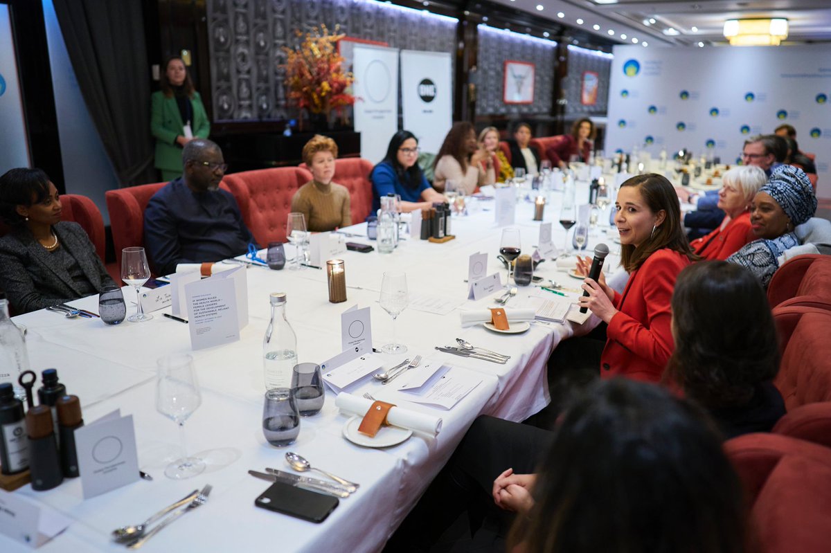 Anna Carthaus tweet media