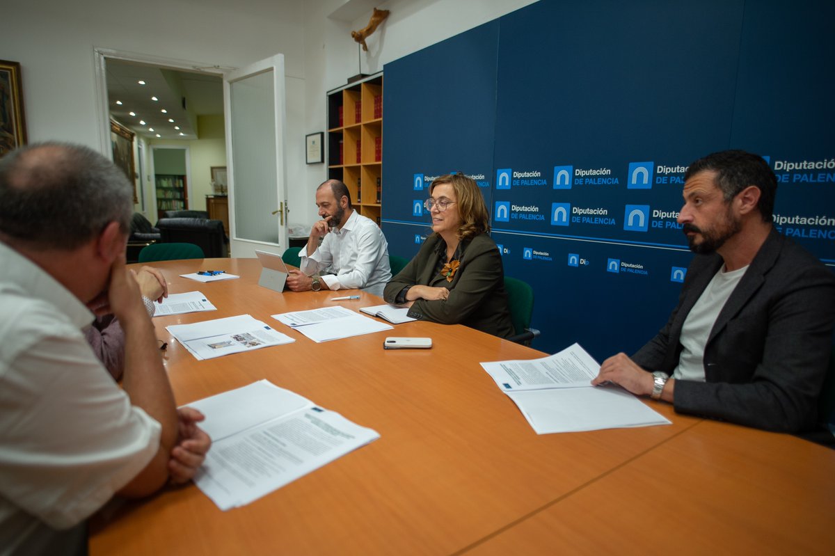 YoungForesters's tweet image. Por la tarde hemos visitado la @diputacionPalen para presentar los avances y las actividades de la Cátedra #SMARTGlobalEcosystems en estos dos años.

#somosIUFOR #SoyForestal #DataForest #Forestry