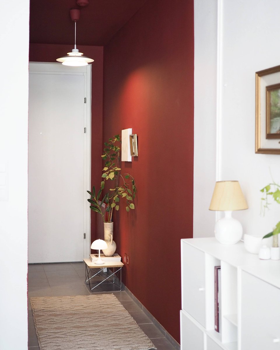 Anas toller Eingangsbereich in Rot wirkt mit dem satten Farbakzent eindrucksvoll und zugleich super wohnlich und gemütlich.

kolorat.de/blogs/inspirat…

#kolorat #wandfarbe #paint #streichen #malern #wandgestaltung #interior #instahome #instainterior #schönerwohnen #lustauffarbe