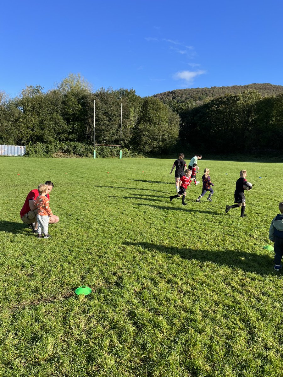 EdArmst50663968's tweet photo. Another fun filled session planned for super tots 🏉 on Saturday 

Anyone looking to come along for a free session this Saturday 

Get down to @TaffsWellRFC 10:15am 

@playondevelop @FfynnonTafPri @CRugbyCommunity https://t.co/FkrxiauCzd