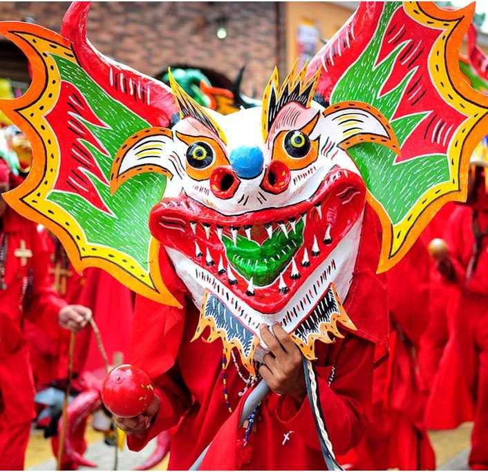 Imagínate un juego de la vinotinto en el mundial y todo con las máscaras de los diablos de YARE