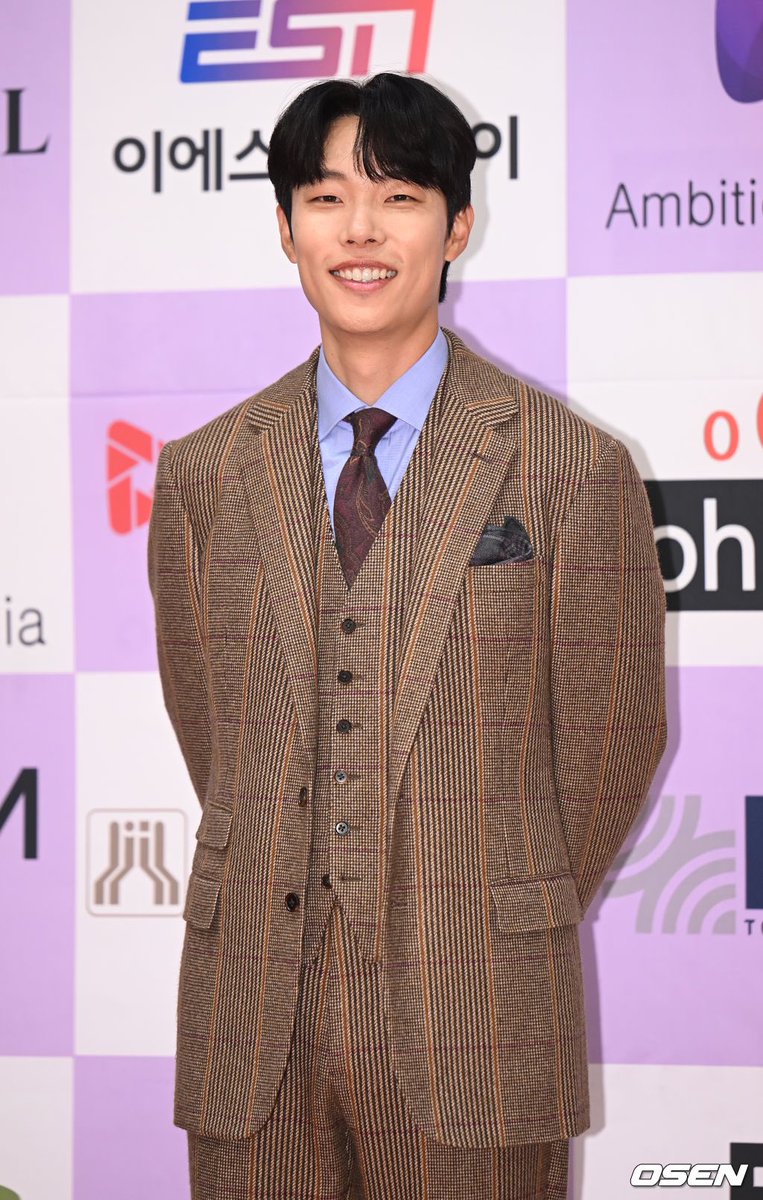 ratnaillahi's tweet photo. #RyuJunYeol won Best Actor for movie "The Night Owl" at the 43rd Golden Cinematography Awards. https://t.co/i1rZyO9ONi