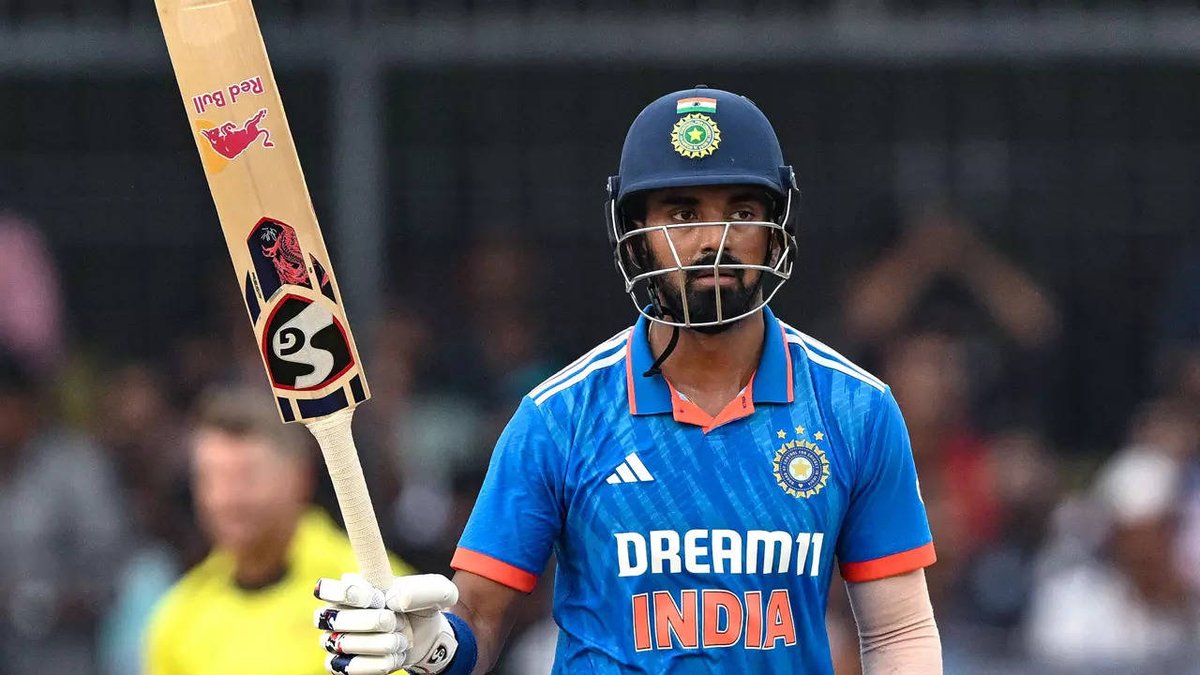 kohli_pagluu's tweet photo. No Virat Kohli fan would scroll without liking this pic

The Greatest Ever - KL RAHUL 

#INDvsBAN https://t.co/TYSp7xCiIb