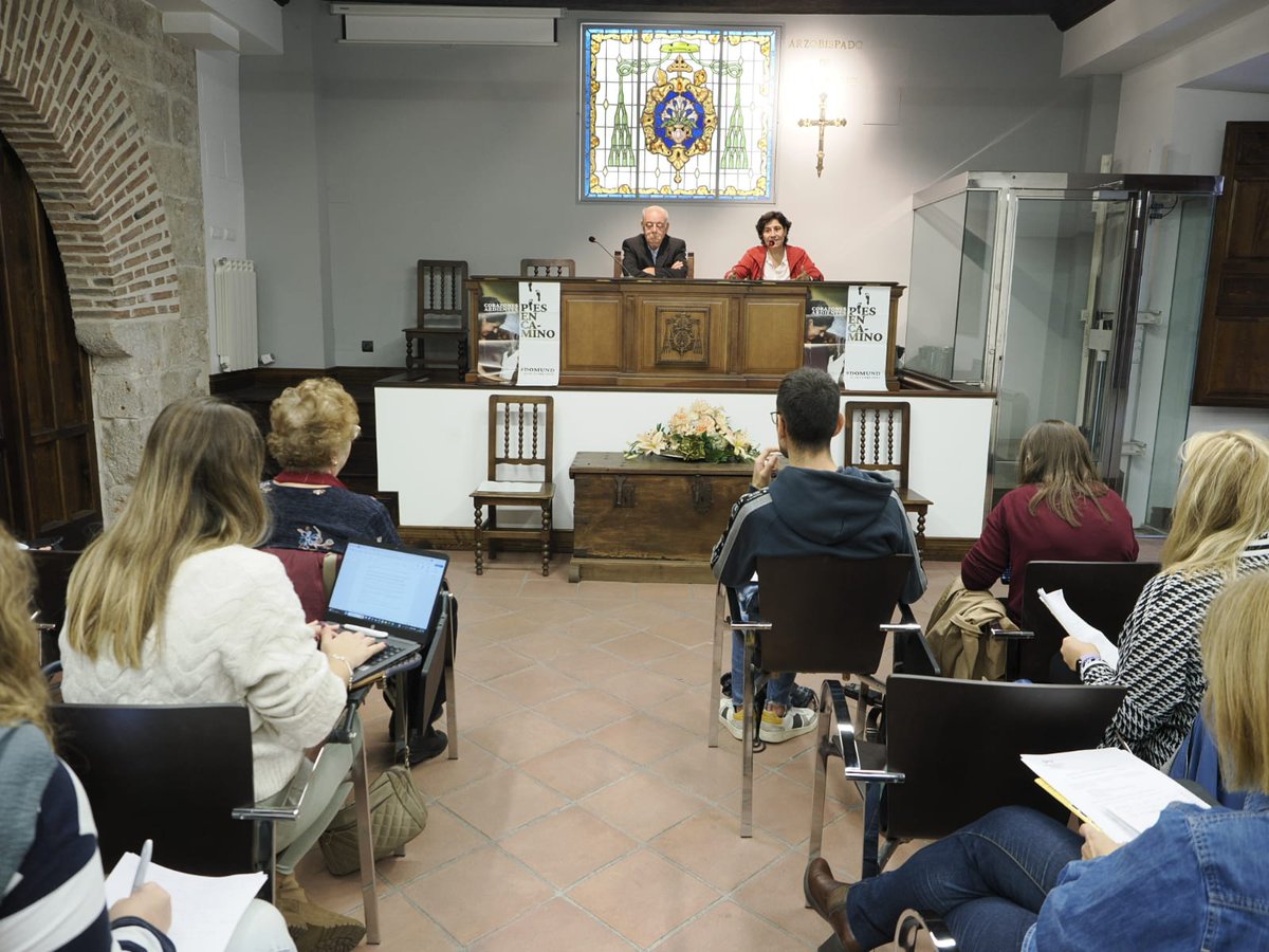 archiValladolid's tweet photo. Contamos contigo para seguir ayudando a los 154 misioneros que #Valladolid tiene repartiendo "amor apasionado" por el mundo. Este domingo, ¡colabora con el 
#Domund!! 
#DomundEnCamino 🙌 👇
https://t.co/VGjlJBMpMq https://t.co/WFOBCycTUW