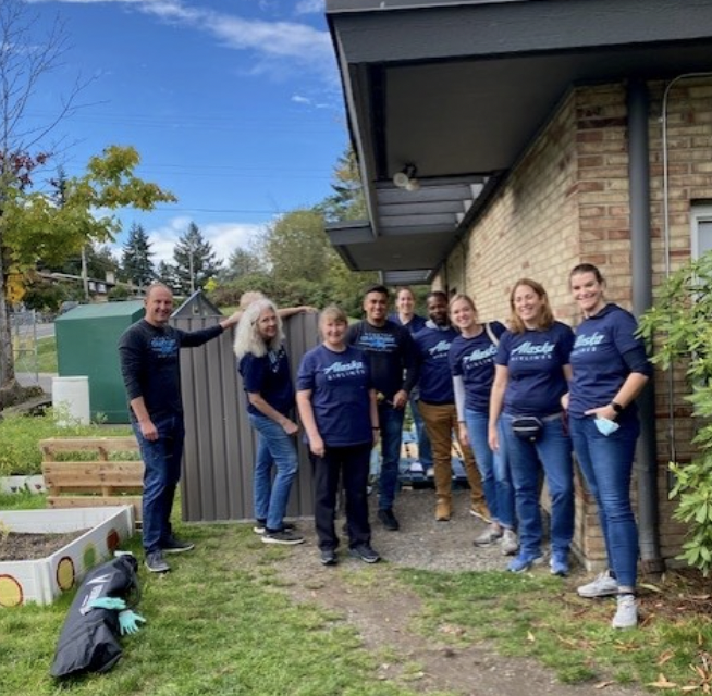 MarysPlaceWA's tweet photo. Some awesome volunteers from @AlaskaAir installed a sports field, complete with new balls and equipment, and fixed up the Housing Specialists room at our Burien Family Center shelter! THANK YOU #TeamAlaska! https://t.co/U3W0pp21AB
