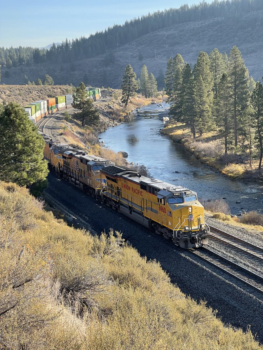 RailFanCA's tweet photo. Westbound just moments ago… (10-19-23) https://t.co/Bc8D4wtu3d