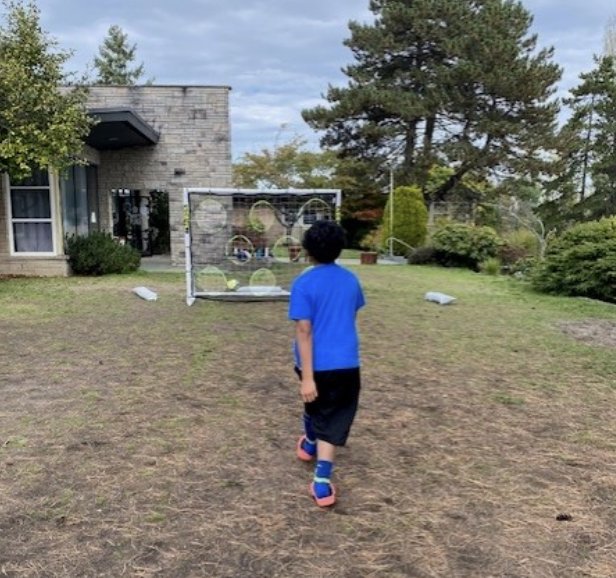 MarysPlaceWA's tweet photo. Some awesome volunteers from @AlaskaAir installed a sports field, complete with new balls and equipment, and fixed up the Housing Specialists room at our Burien Family Center shelter! THANK YOU #TeamAlaska! https://t.co/U3W0pp21AB