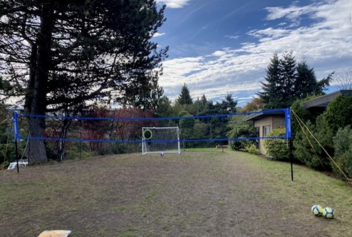 MarysPlaceWA's tweet photo. Some awesome volunteers from @AlaskaAir installed a sports field, complete with new balls and equipment, and fixed up the Housing Specialists room at our Burien Family Center shelter! THANK YOU #TeamAlaska! https://t.co/U3W0pp21AB