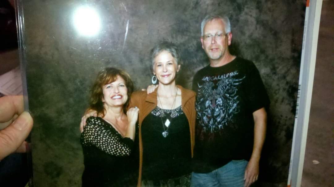 deniselynne1966's tweet photo. 9 years ago!! @mcbridemelissa so many happy memories with friends to family thanks to our mutual love for Carol and you!! So proud of you and successes !! (I look like a proud mom and Jim looks starstruck😂) Have a great day ❤❤❤
#TWDFamily always ♥ https://t.co/39ViJA1uTv