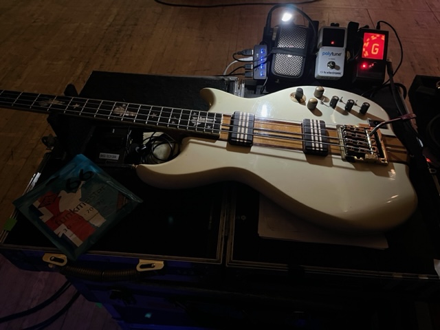 From the workbench of @level42official's bass tech we have this spectacular Jaydee Starchild. Join us in sending a happy birthday to the one and only ‘Funkmaster’ #MarkKing 🤙 And if you wanna seeing one of the best bass players in history play live catch Level 42 on tour now