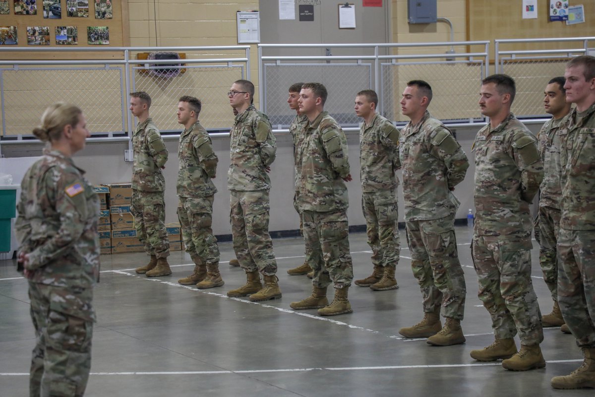 kentuckyguard's tweet photo. It's patching day!
New Kentucky Soldiers receive their unit patches during their #firstformation ceremony in Frankfort today!
Welcome Soldiers!! https://t.co/JnVEBZqJ5X