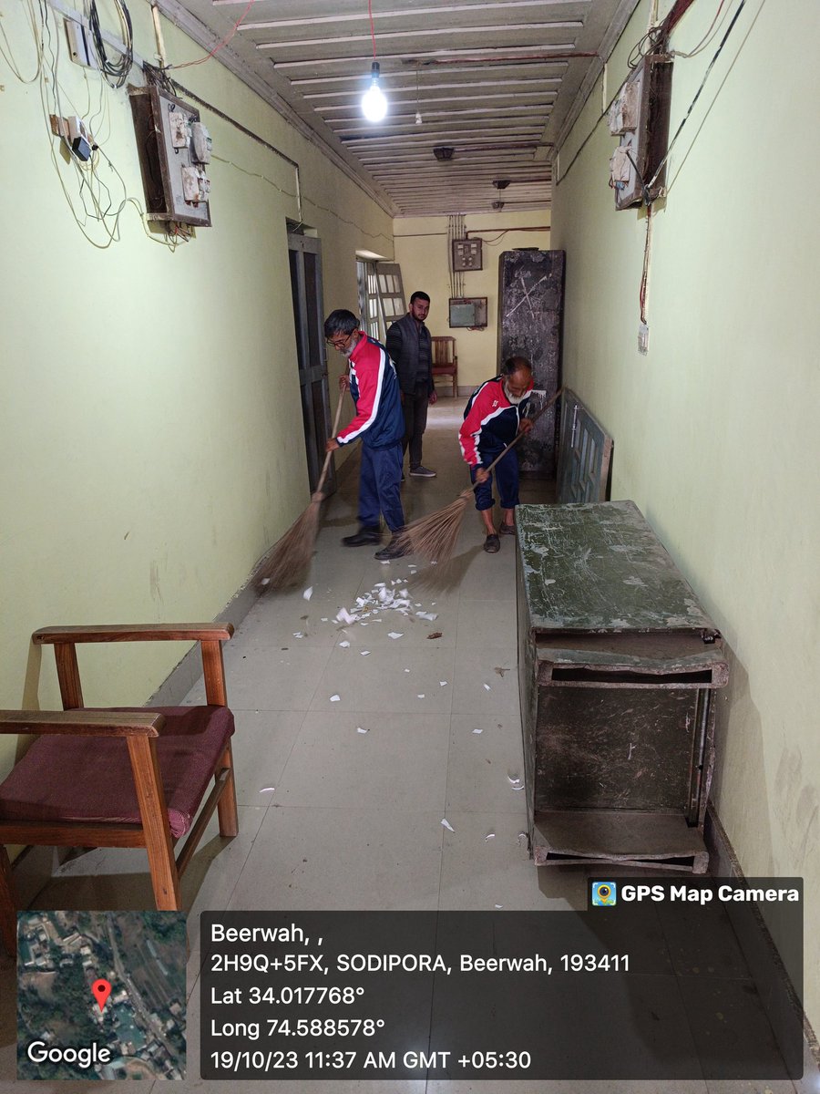 TBeerwah's tweet photo. #SwachhtaCampaign 3.0 at Tehsil Office Beerwah  under Swachhta-special campaign 3.0 .#SwachhtaCampaign #swachhtahisewa https://t.co/VEs8Zu1dP5