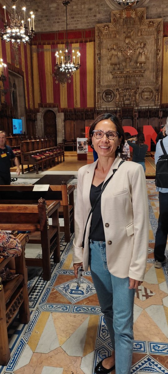 Al Saló de Cent de l'<a href="/ajbarcelona/">Aj Barcelona</a> per a l'entrega de premis "Dona i Esport". Un privilegi compartir candidatura amb grans esportistes de la ciutat.