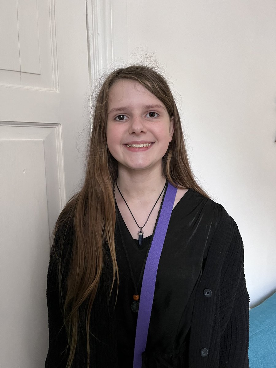 skipinrip's tweet image. All ready for her 1st @maisiehpeters show. #littlegoodwitch #goodwitch #leeds